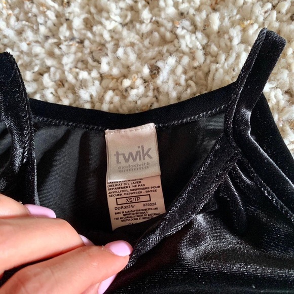 BLACK VELOUR BODYCON MINI DRESS - Picture 3 of 4